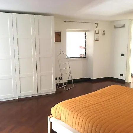 Piazza Erbe 5 * Genoa